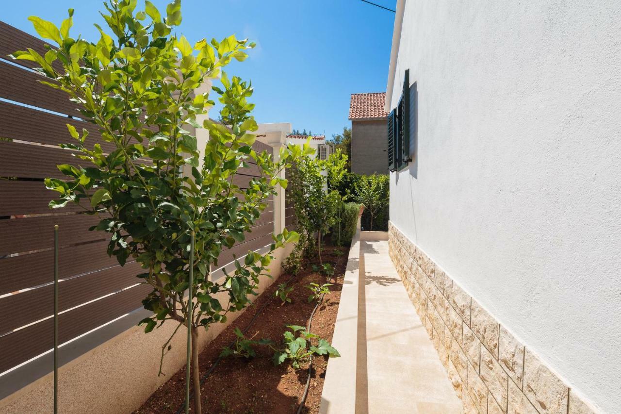 Holiday Home Brac Супетар Екстериор снимка
