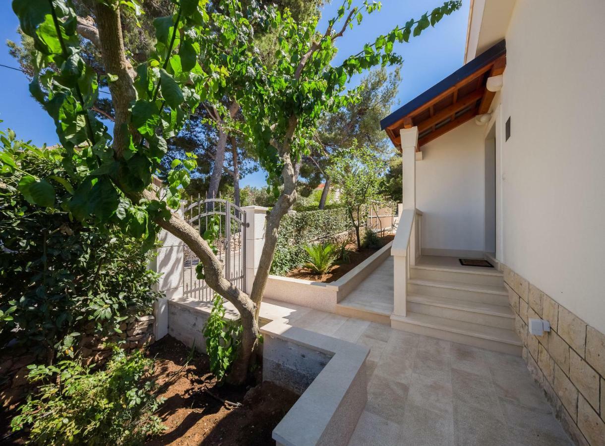 Holiday Home Brac Супетар Екстериор снимка