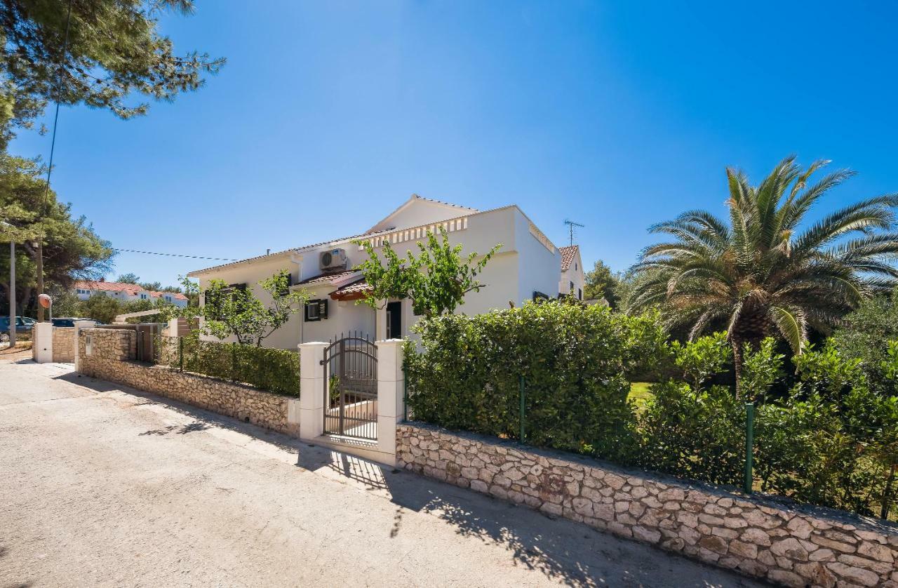 Holiday Home Brac Супетар Екстериор снимка