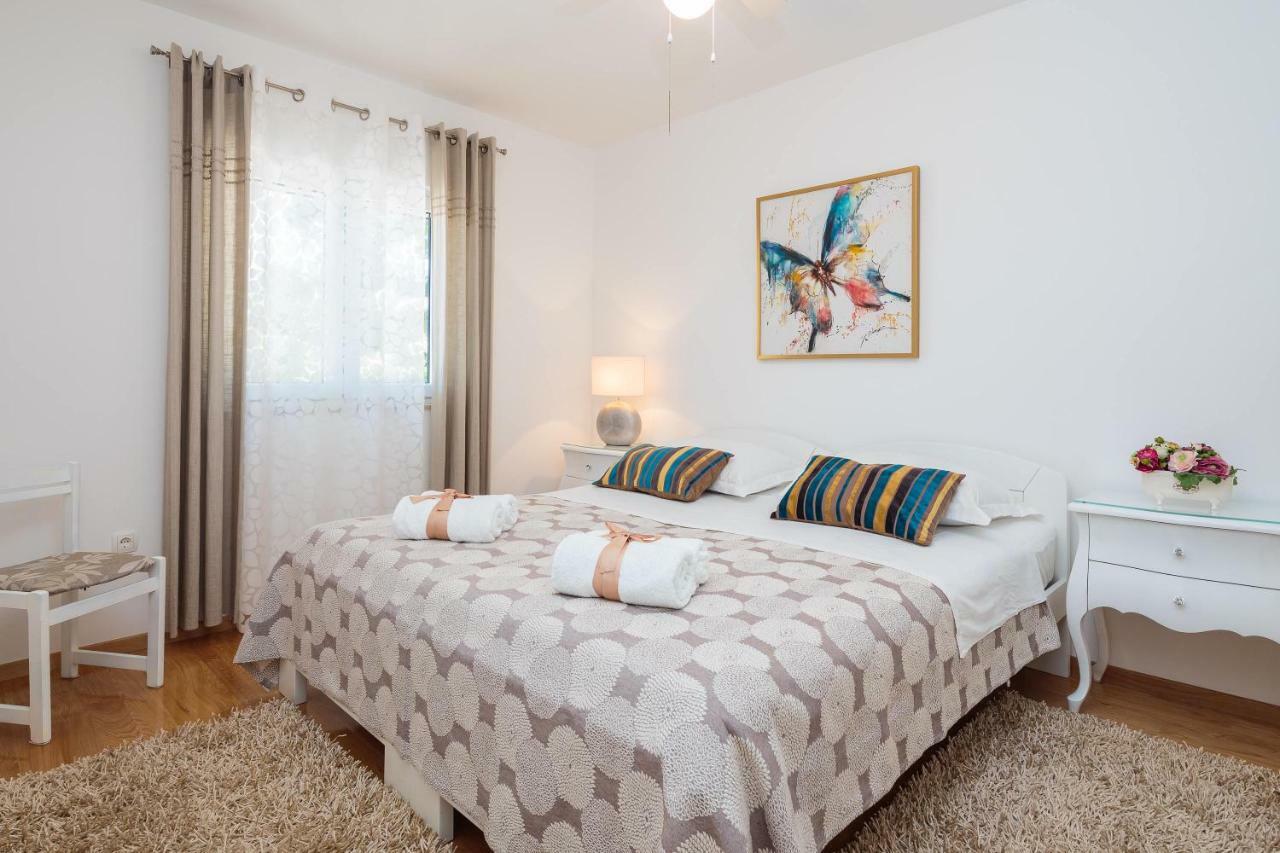 Holiday Home Brac Супетар Екстериор снимка