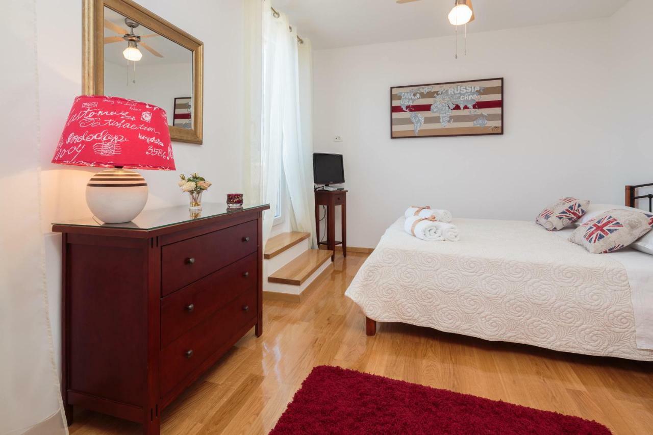 Holiday Home Brac Супетар Екстериор снимка