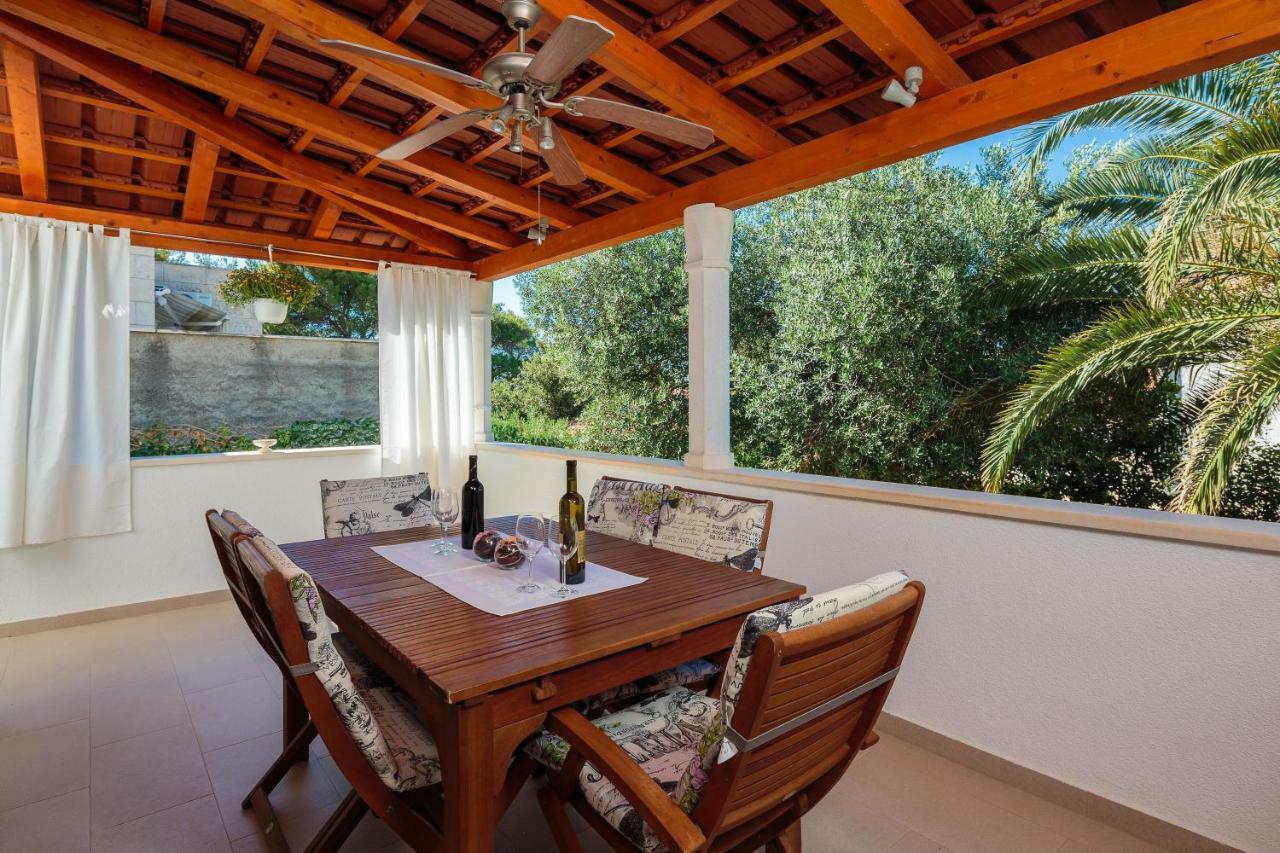Holiday Home Brac Супетар Екстериор снимка