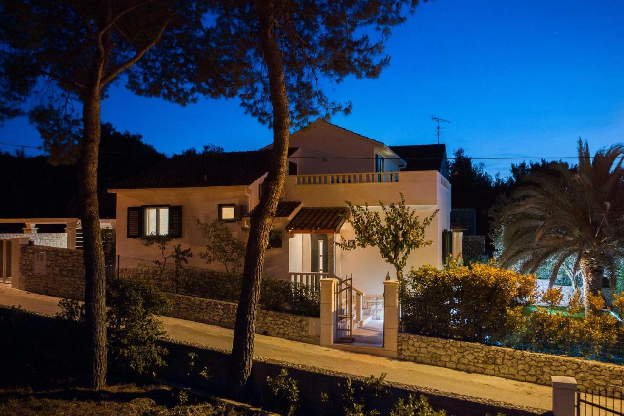 Holiday Home Brac Супетар Екстериор снимка