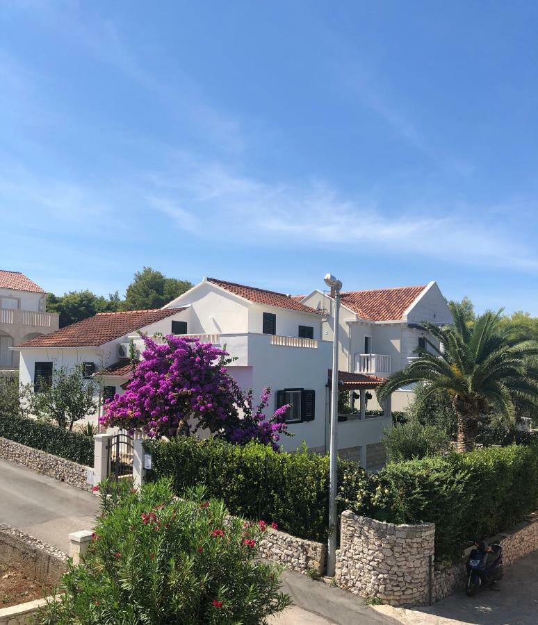 Holiday Home Brac Супетар Екстериор снимка