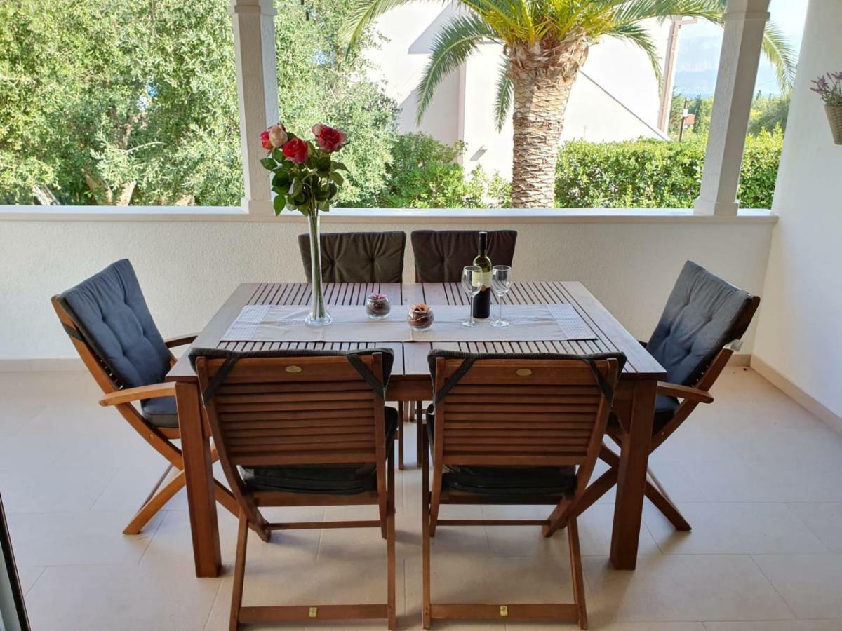 Holiday Home Brac Супетар Екстериор снимка